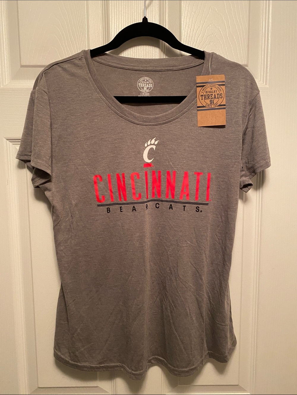 Rivalry Threads Women's Cincinnati Bearcats Gray Graphic Tee…size M (8-10)
